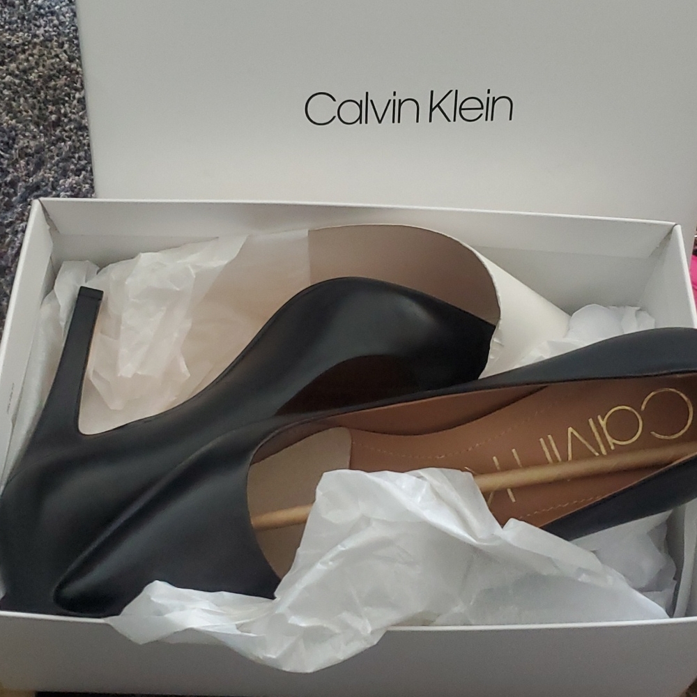 Brand new Calvin Klein black heels size 8